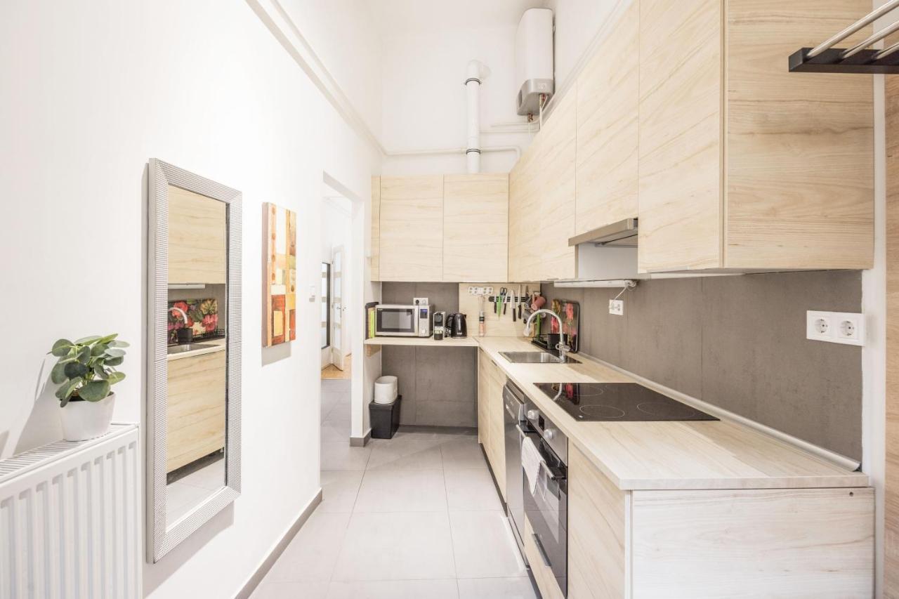 Elegant Apartment In Super Central Location Budapest Exterior foto