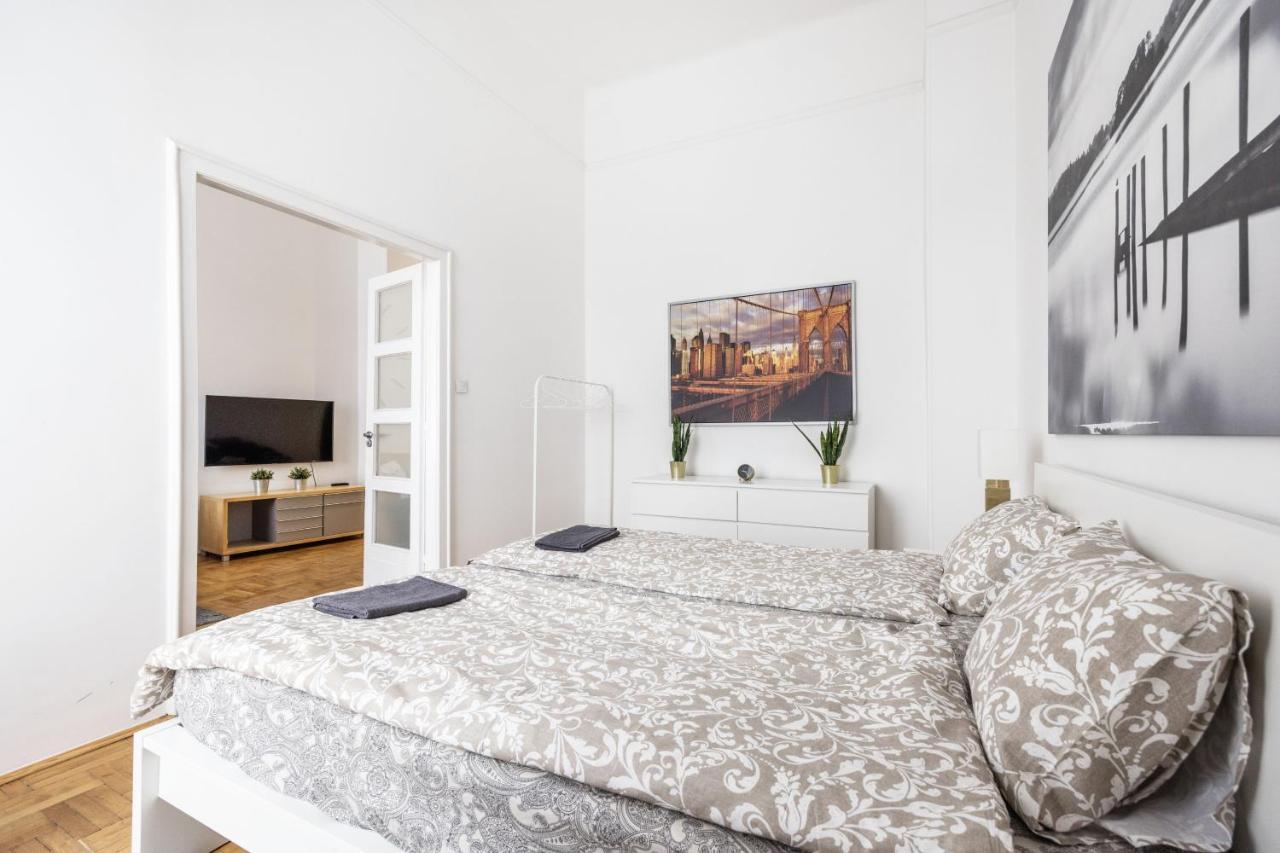 Elegant Apartment In Super Central Location Budapest Exterior foto